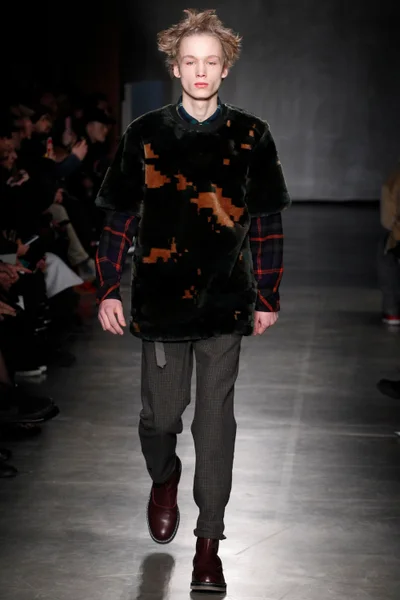 Look 14